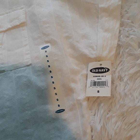Old navy button front top.NWT. - Picture 5 of 5